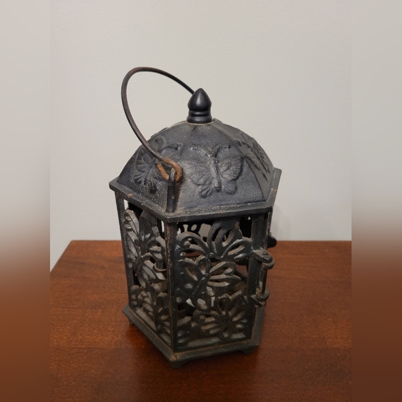Vintage Cast Iron Garden Lantern With Butterfly Design and swing handle. - Picture 5 of 9
